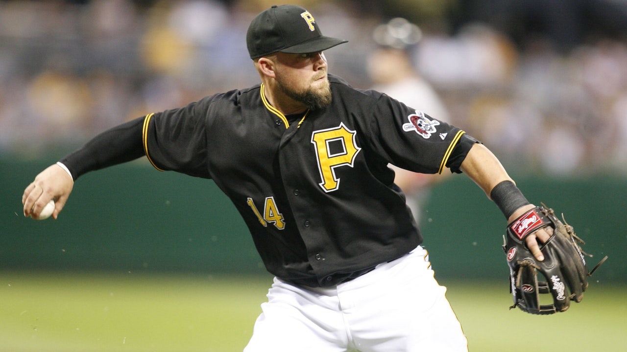 Marlins, Casey McGehee agree to one-year deal